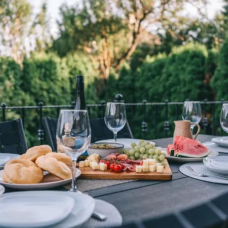 Tatil Evi Balatoni Est *