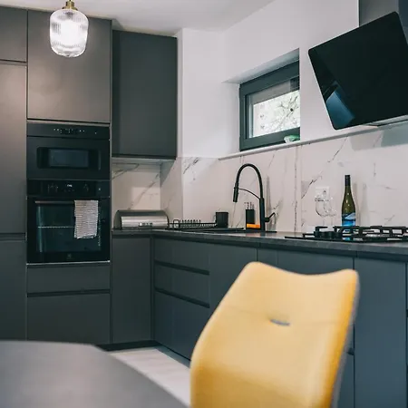 Balatoni Est * 巴拉顿诺尔马迪