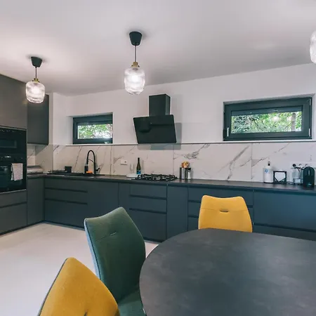 度假居 Balatoni Est *