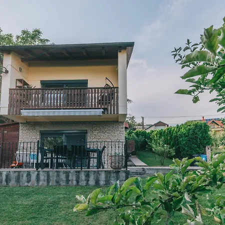 Balatoni Est Tatil Evi *