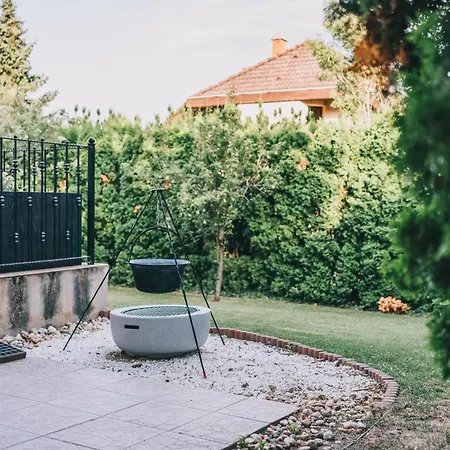 Balatoni Est Tatil Evi Balatonalmádi