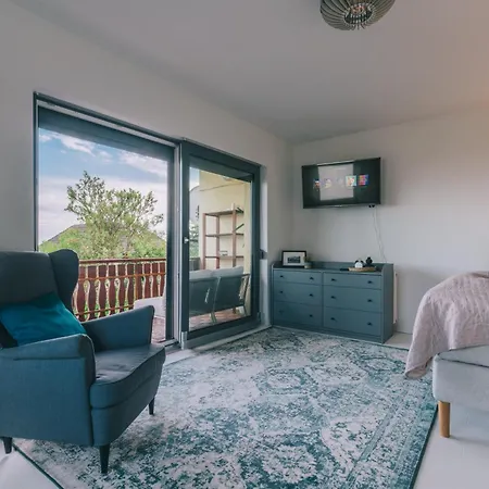 Balatoni Est * 巴拉顿诺尔马迪