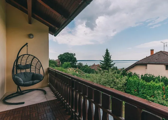 Balatoni Est Hébergement de vacances Balatonalmádi